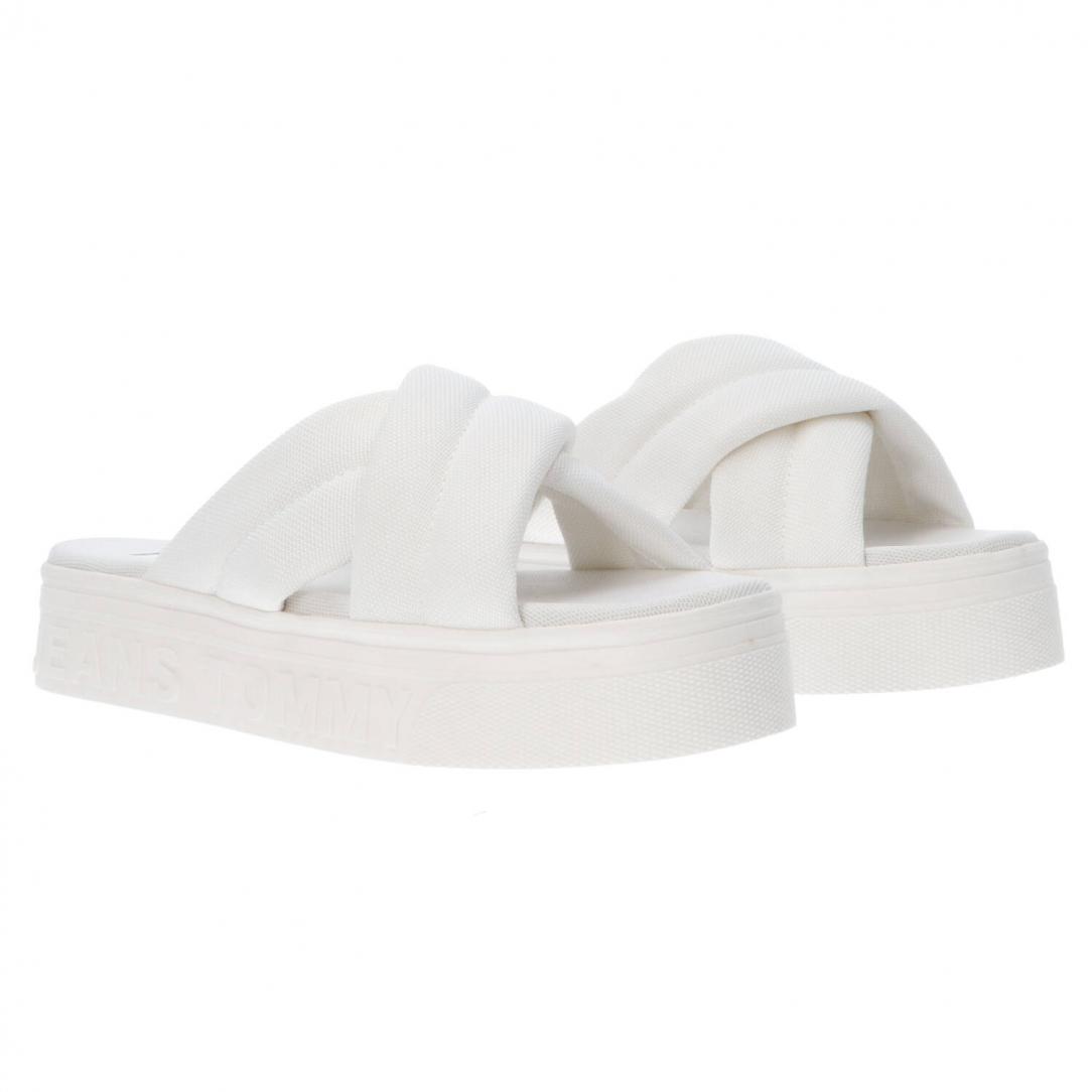 TJW LETTERING FLATFORM SANDAL Bianco 2