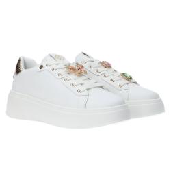 Sneakers GB916 charm logo Oro