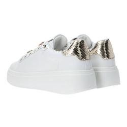 Sneakers GB916 charm logo Oro