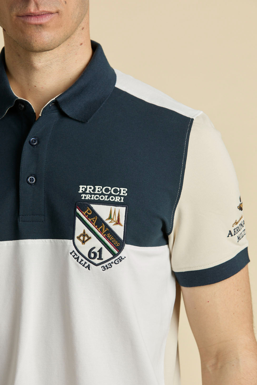 261PO1915UP00191 FRECCE TRI