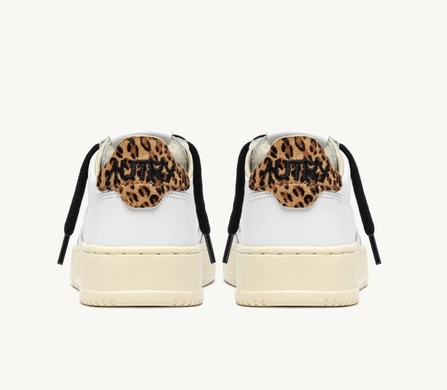 Sneakers Autry AULW OC01 MEDALIST LOW