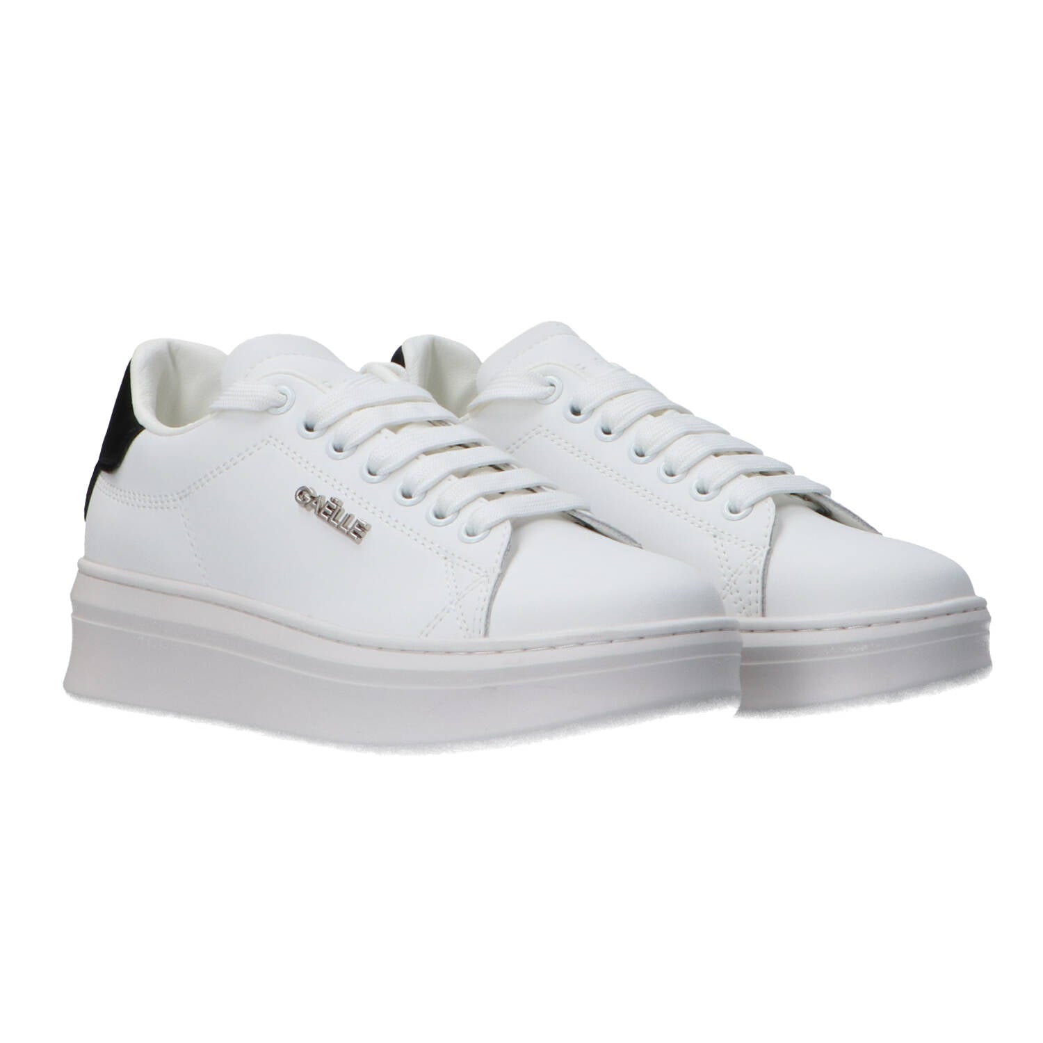 Sneakers Addict in action leather