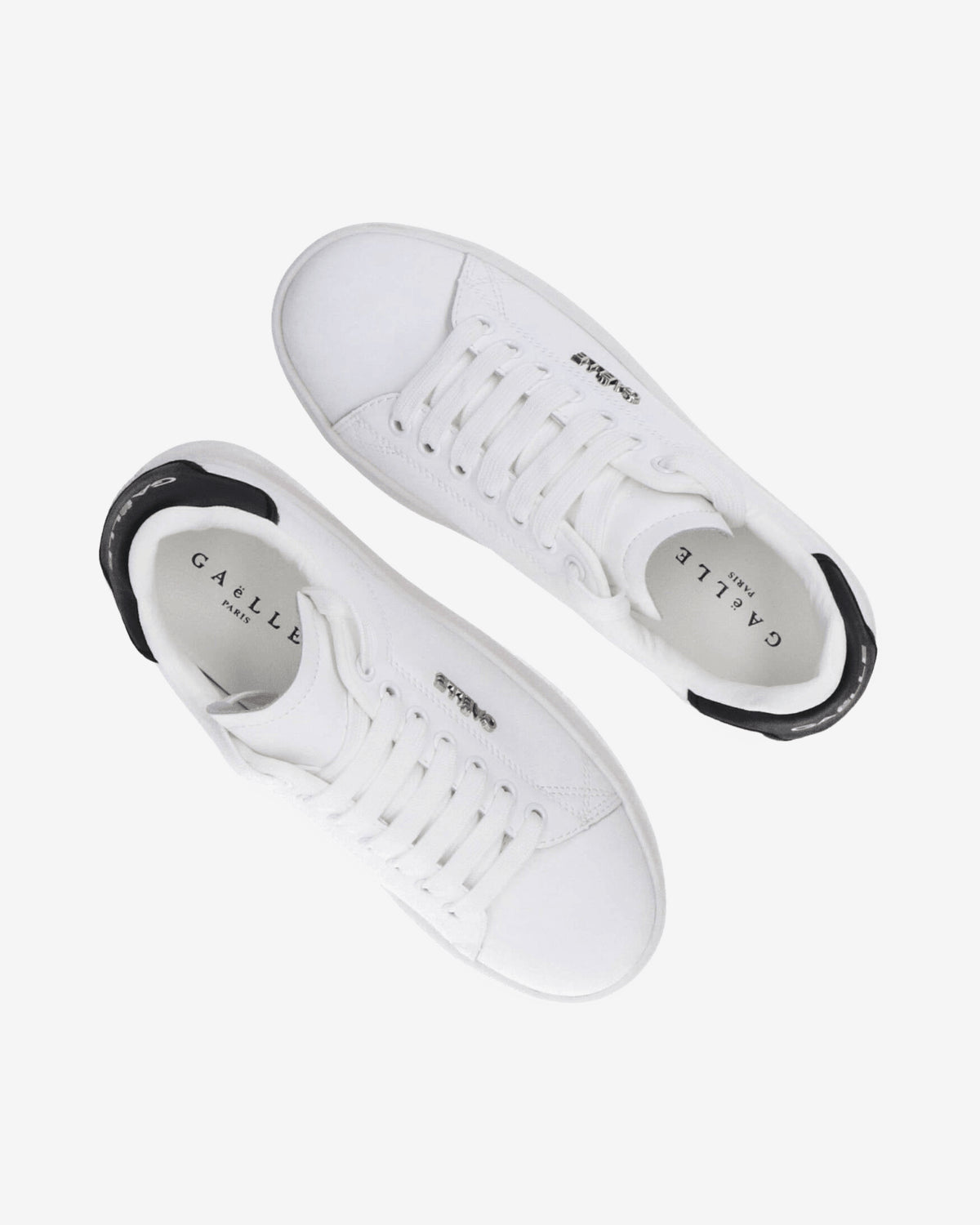 Sneakers Addict in action leather