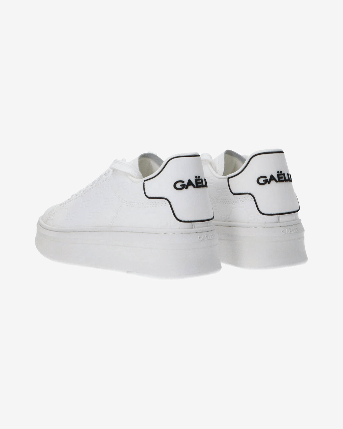 Sneakers Addict in action leather