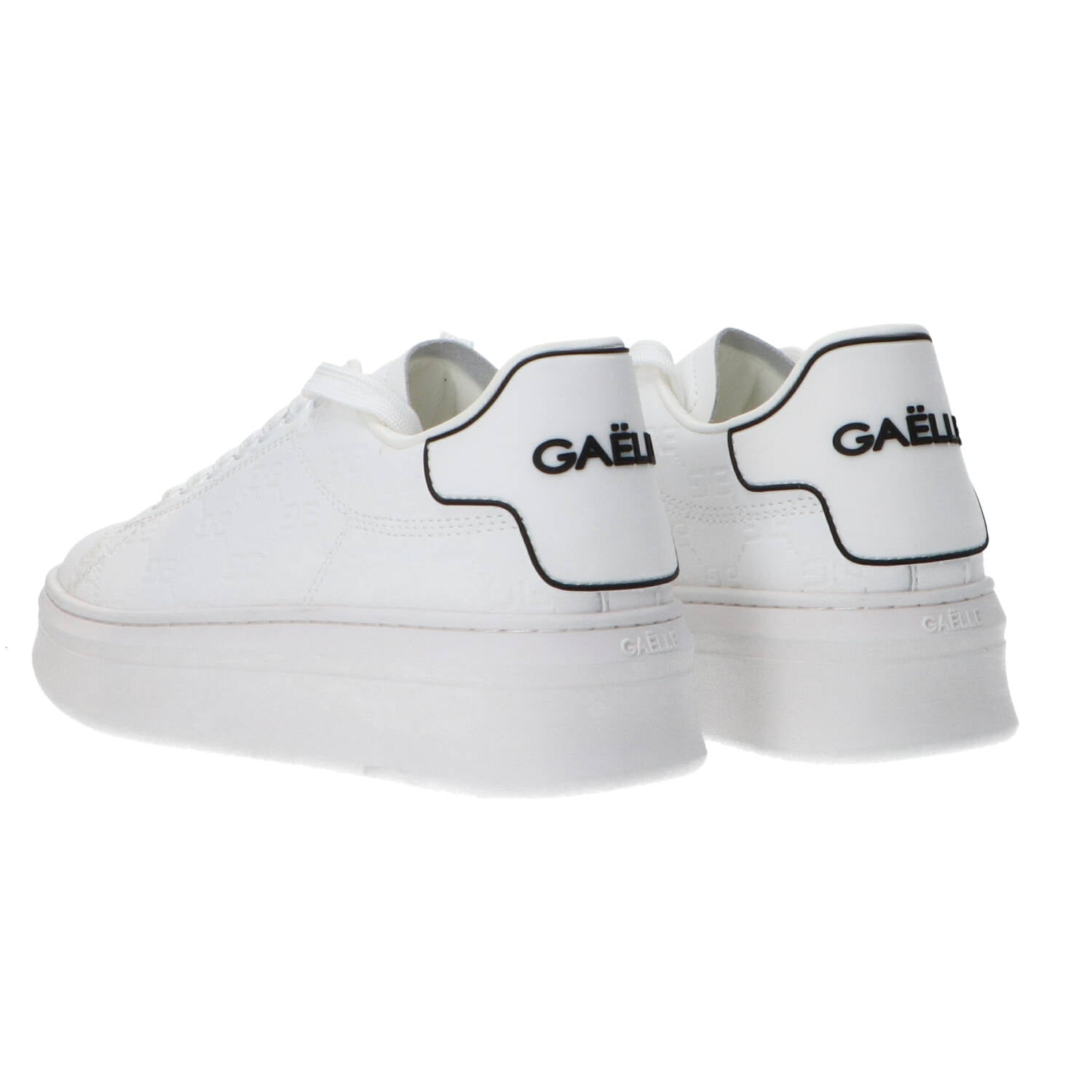 Sneakers Addict in action leather