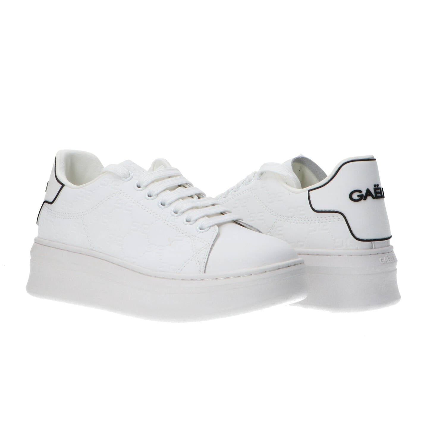 Sneakers Addict in action leather