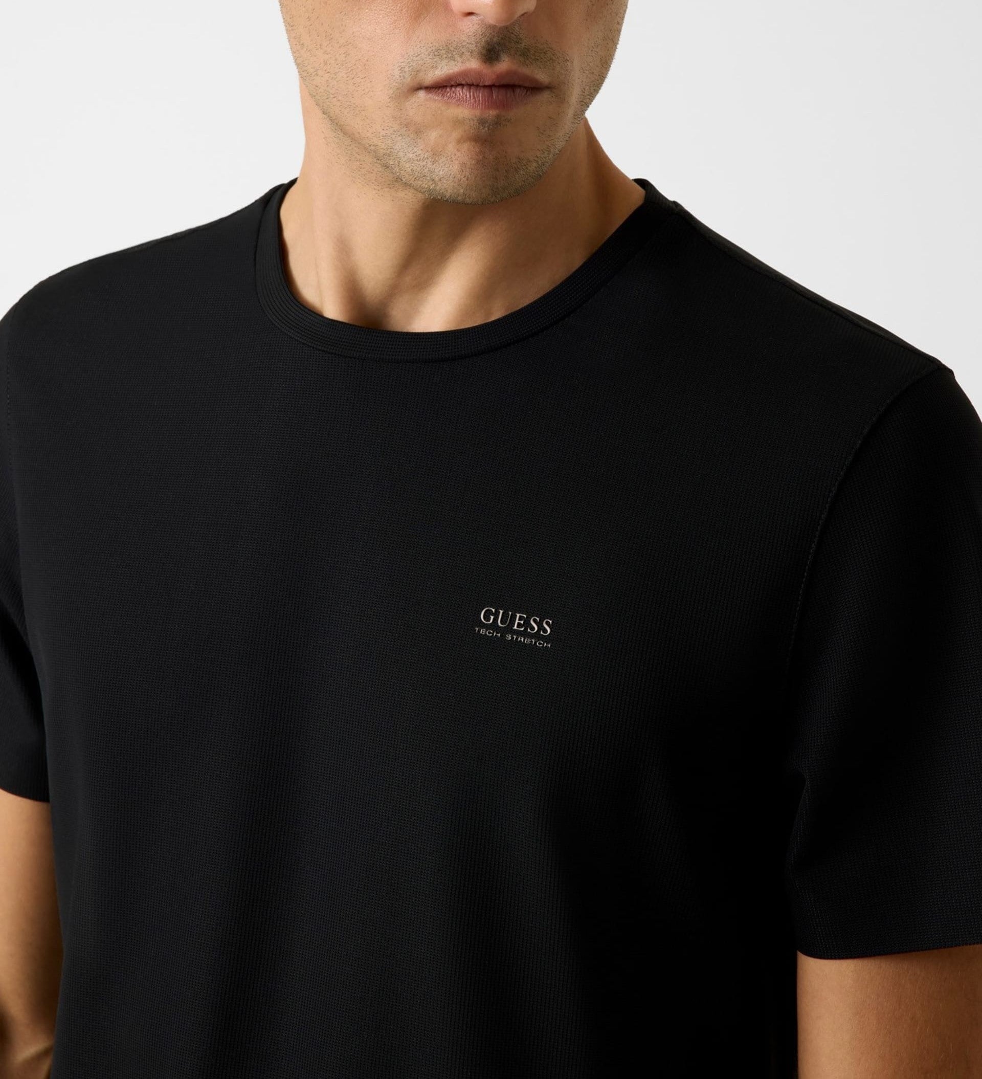 T-shirt Guess M6RI19KD202 SS CN NEW TECH STRETCH TEE