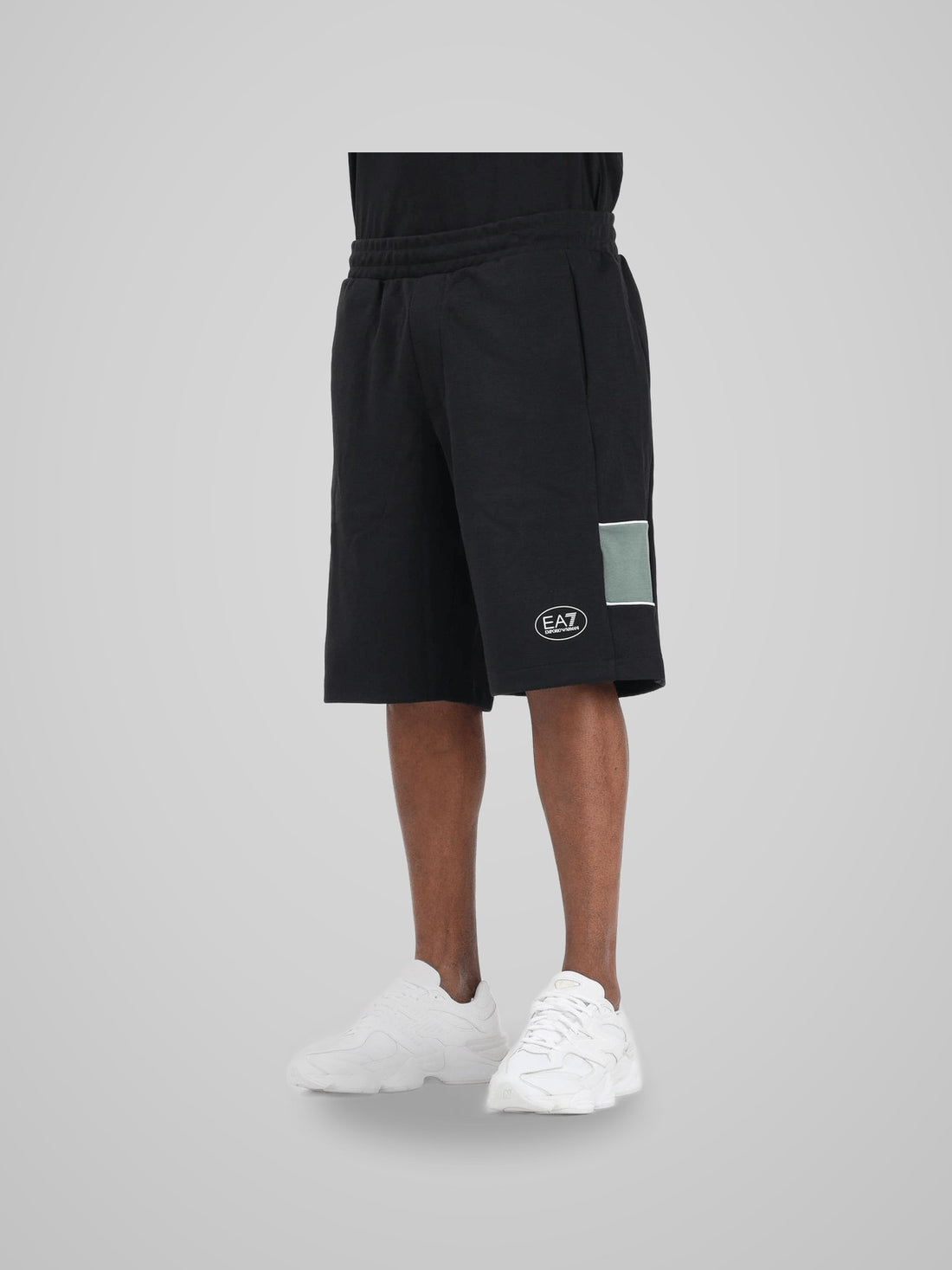 Bermuda Armani 7M001709AF12660 SHORT TRAIN LOGO SERIE - foto indossata