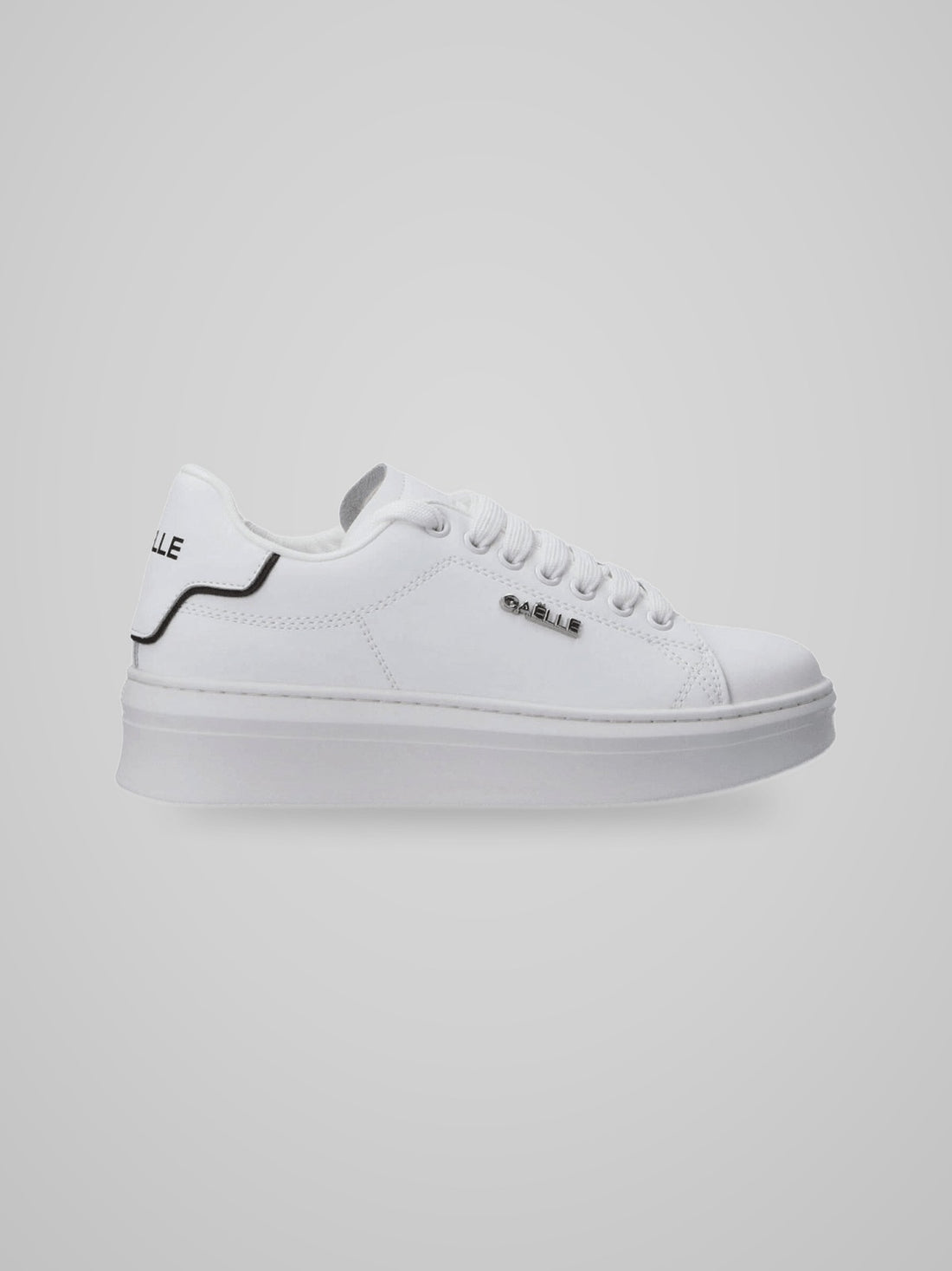 Sneakers Addict in action leather