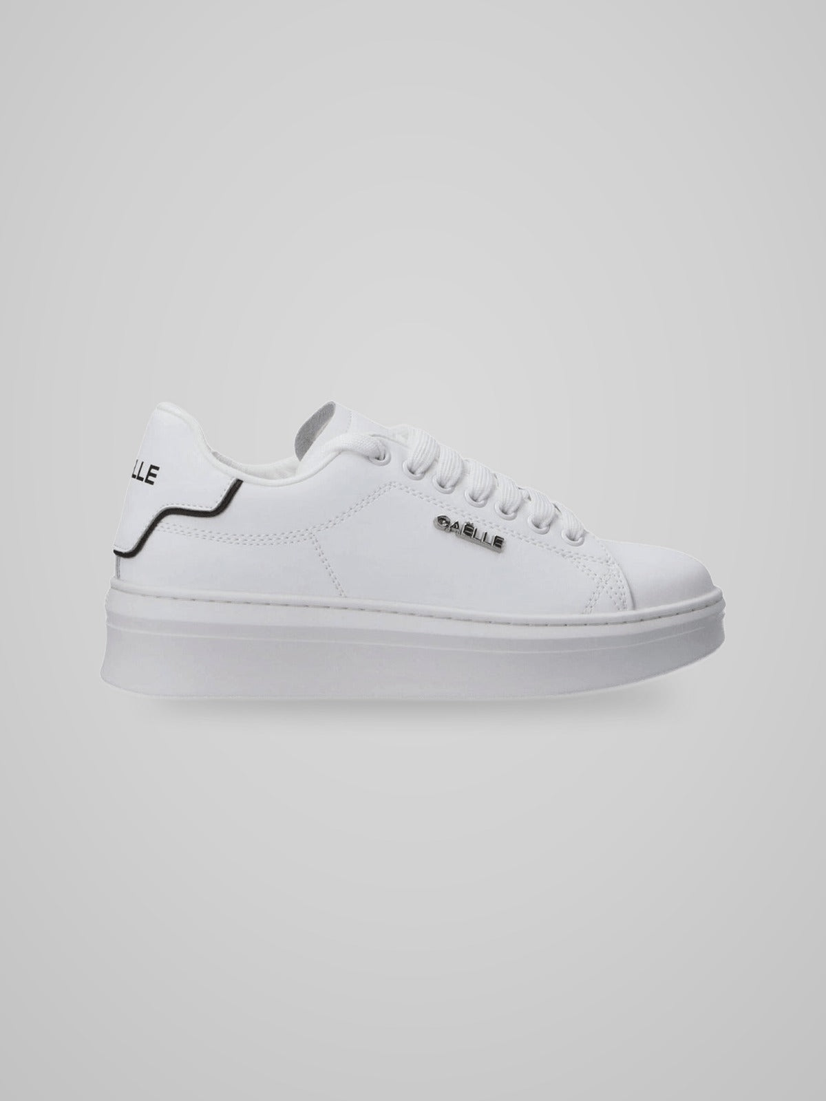 Sneakers Addict in action leather