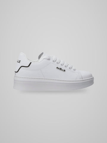 Sneakers Addict in action leather