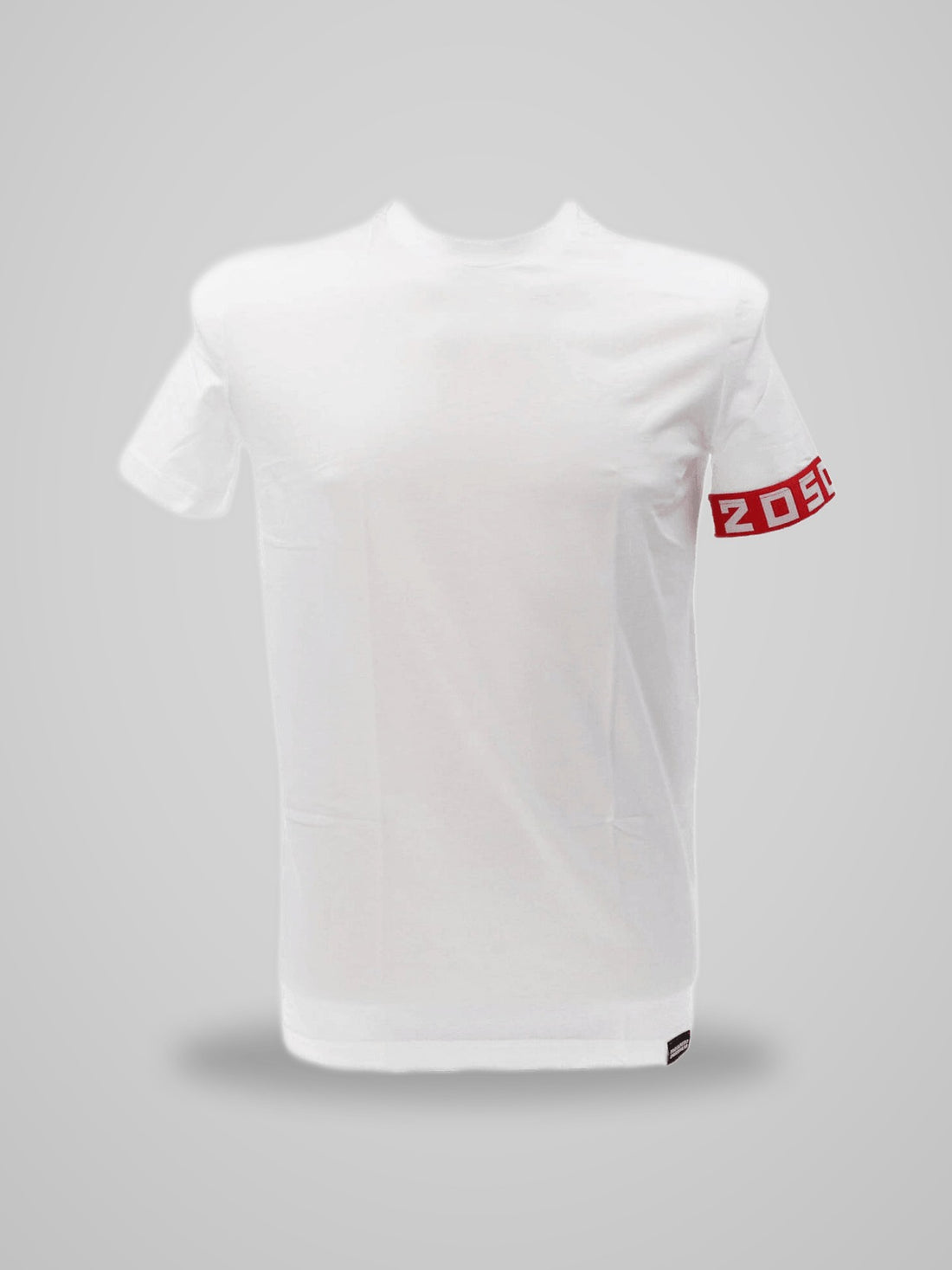 T-shirt D9M3S5130 ROUND NECK T-SHIRT - foto indossata