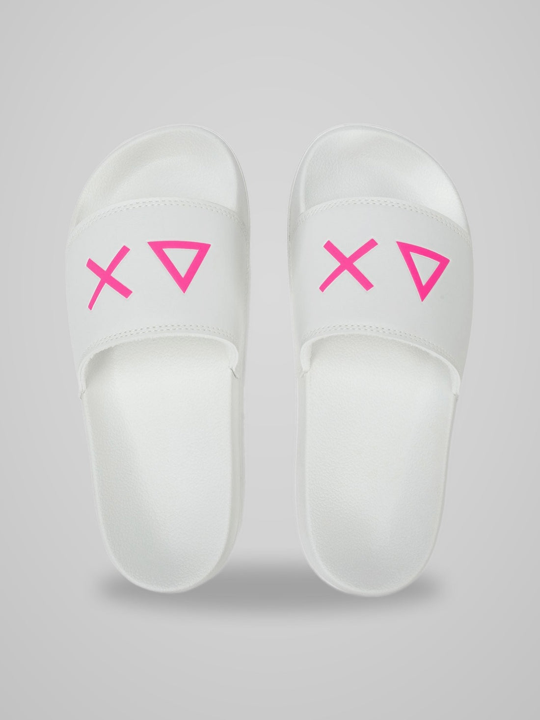 X36210 SLIPPERS LOGO