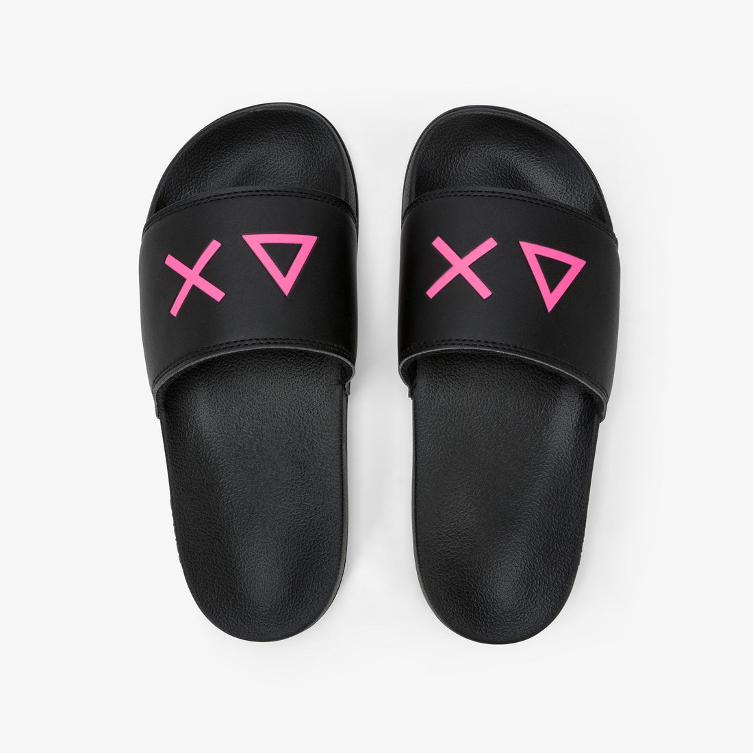 X36210 SLIPPERS LOGO