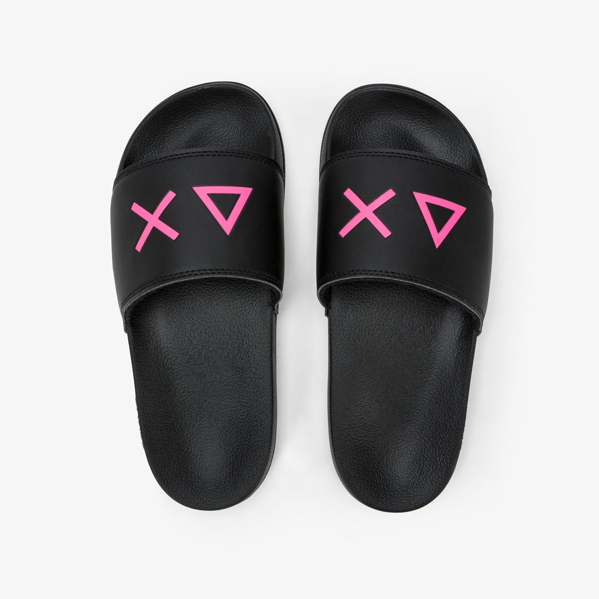 X36210 SLIPPERS LOGO
