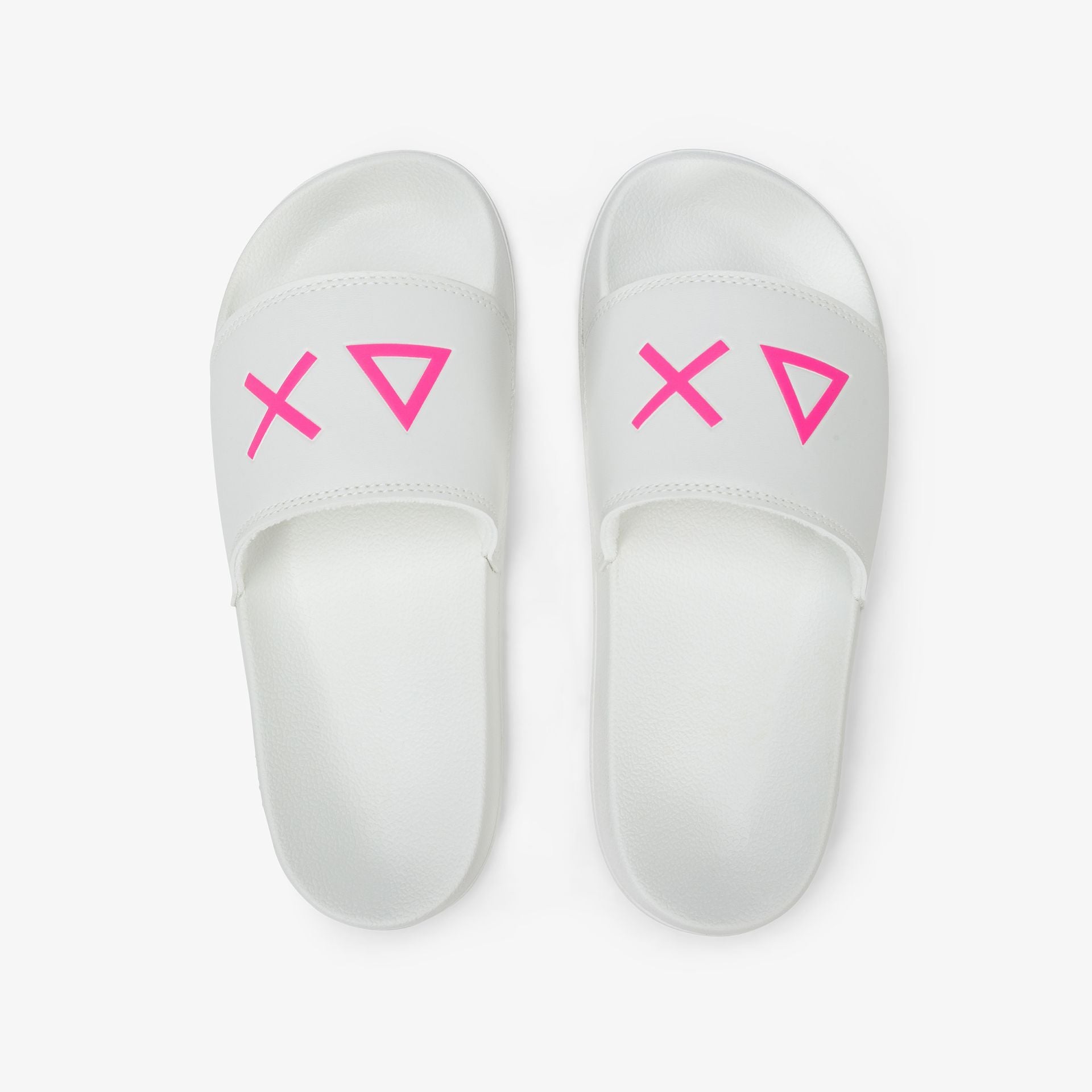 X36210 SLIPPERS LOGO