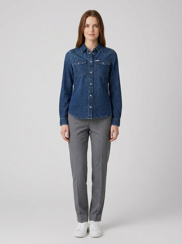 Guess Camicia Denim Slim Fit Donna - foto indossata