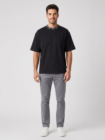 T-shirt Icon Cotone Logo Tono su Tono - foto indossata