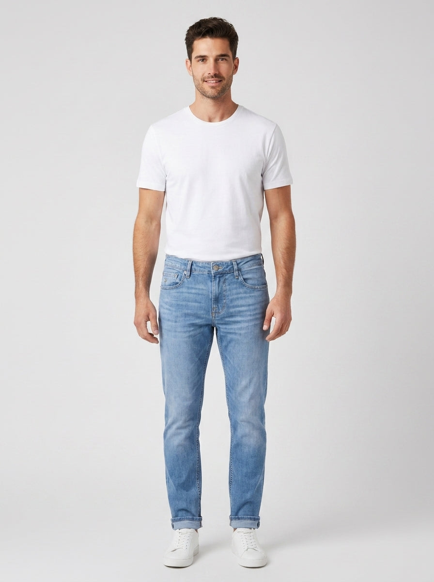 Jeans Guess Florida Slim Tapered Uomo - foto indossata