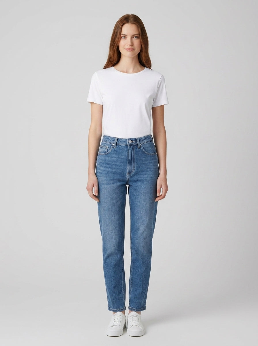 Jeans TAPERED HIGH MOM JEAN - foto indossata