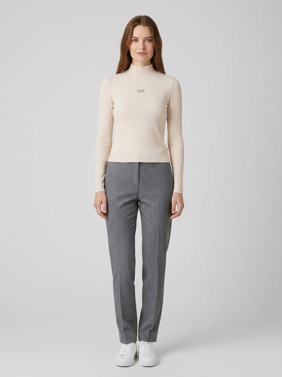 Maglia Guess Lupetto Slim Bianca - foto indossata