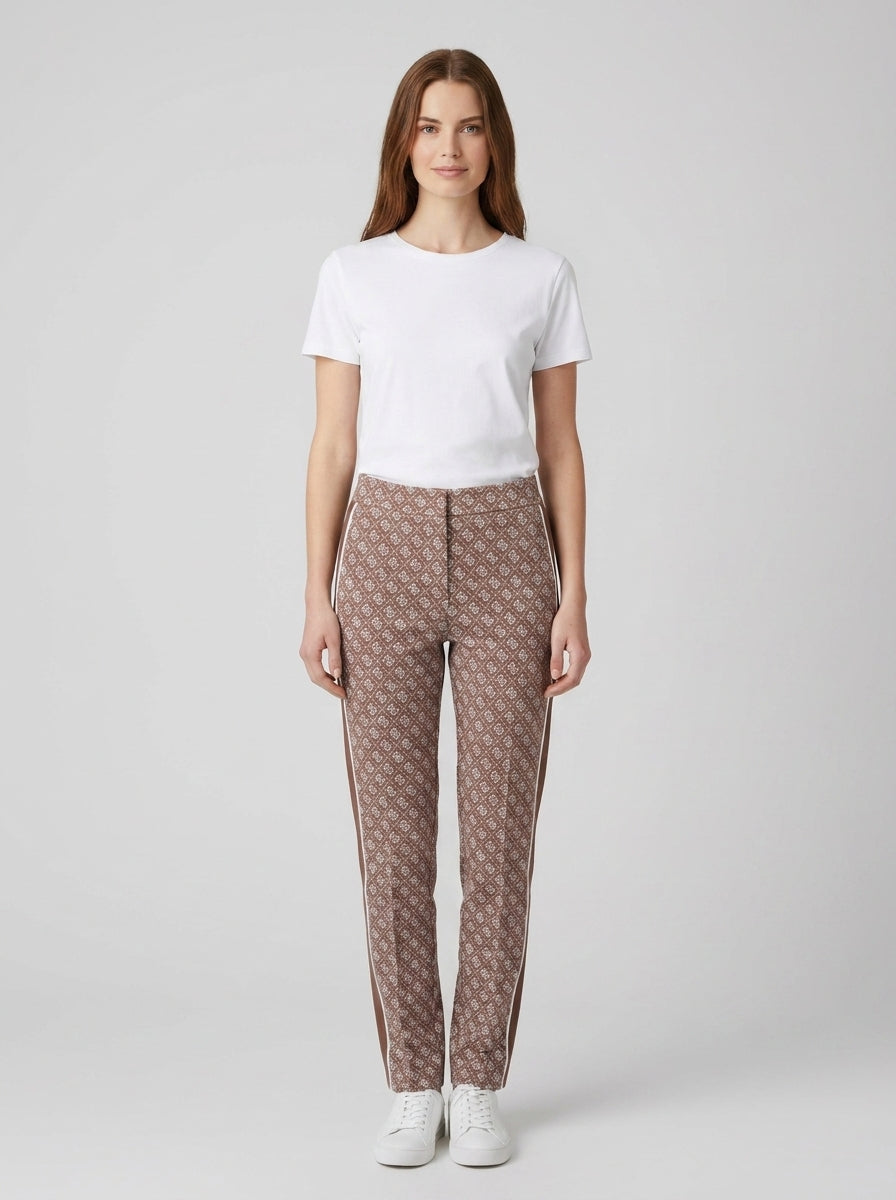 Pantaloni Guess Zampa Monogram Marrone Donna - foto indossata