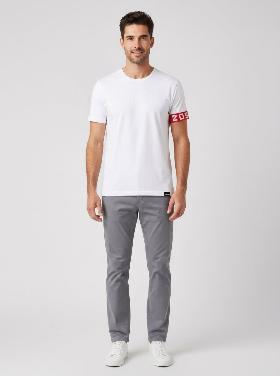 T-shirt D9M3S5130 ROUND NECK T-SHIRT - foto indossata