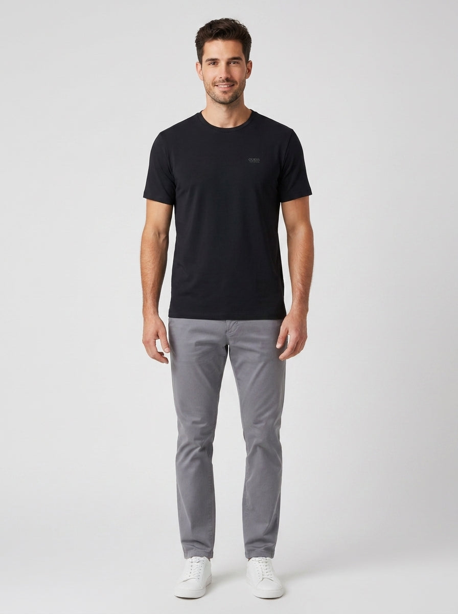 T-shirt Guess M6RI19KD202 SS CN NEW TECH STRETCH TEE - foto indossata